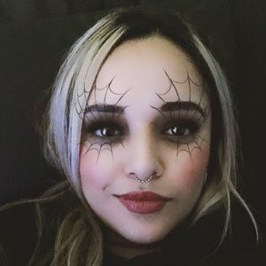 Meet your Posher, Monica